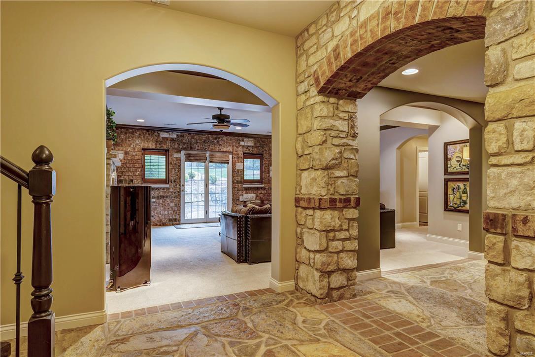 Ladue Court Villas - Residential