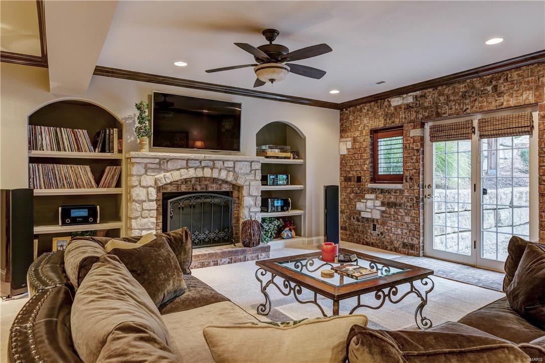 Ladue Court Villas - Residential