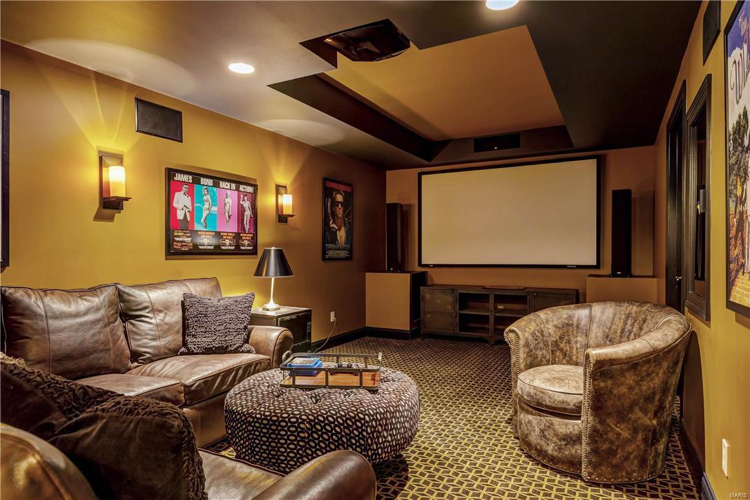 Ladue Court Villas - Residential