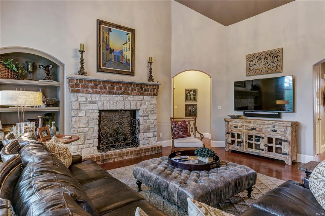 Ladue Court Villas - Residential