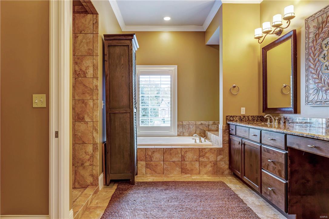 Ladue Court Villas - Residential