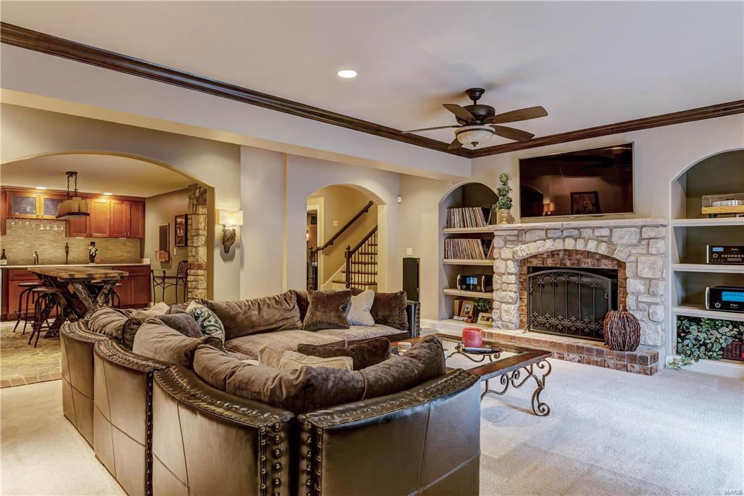 Ladue Court Villas - Residential