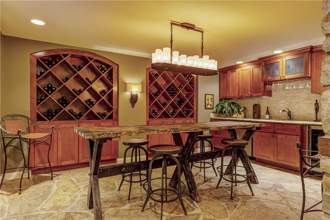 Ladue Court Villas - Residential