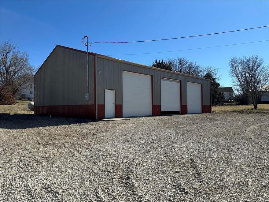 60X40 BUILDING WITH 3 12'x12' OVERHEAD DOORS & OPENERS SITUATED ON .38 ACRE WITH 1/2 BATH.  SHOP HAS A FULL SECURITY SYSTEM. SHOP IS HEATED AND UTILITIES INCLUDE: WATER, SEWER & ELECTRIC. PLENTY OF SPACE TO RUN YOUR BUSINESS  OR TO PARK ALL YOUR TOYS. Location: City