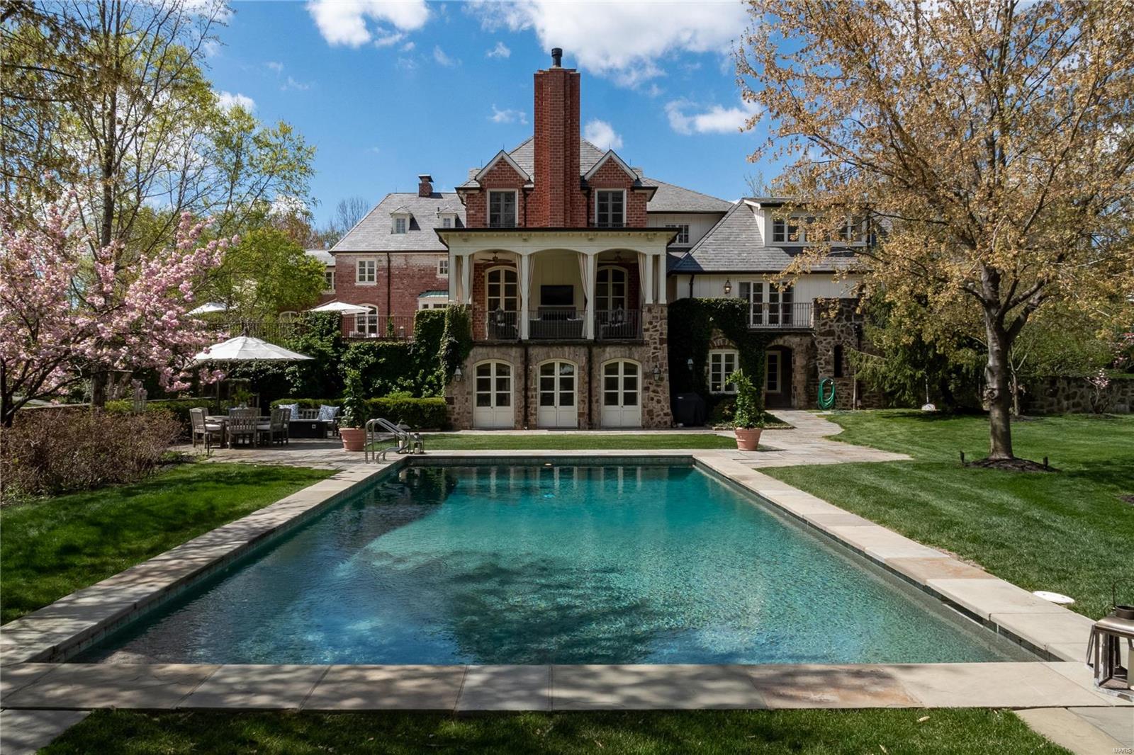 Warson Corner - Residential