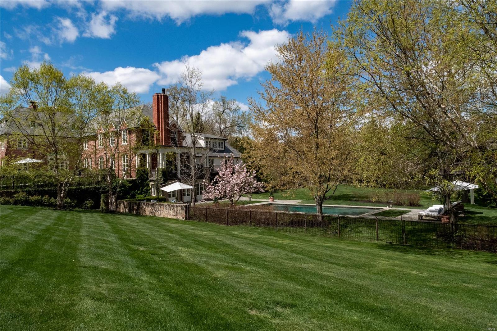 Warson Corner - Residential