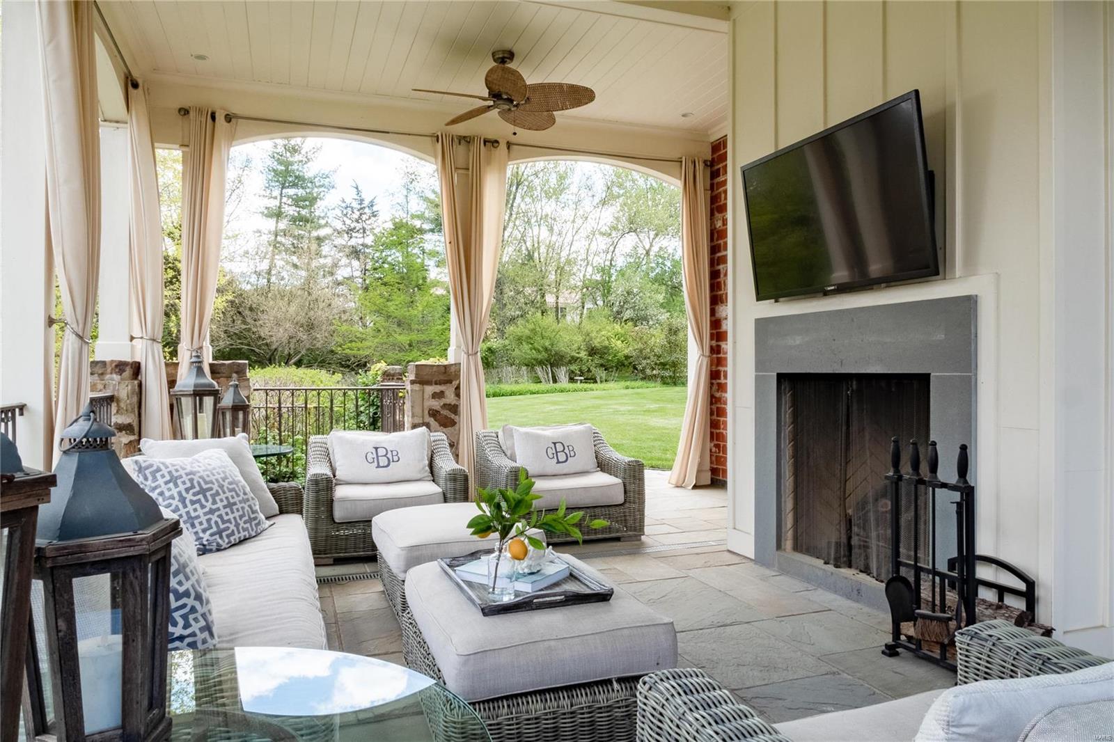 Warson Corner - Residential