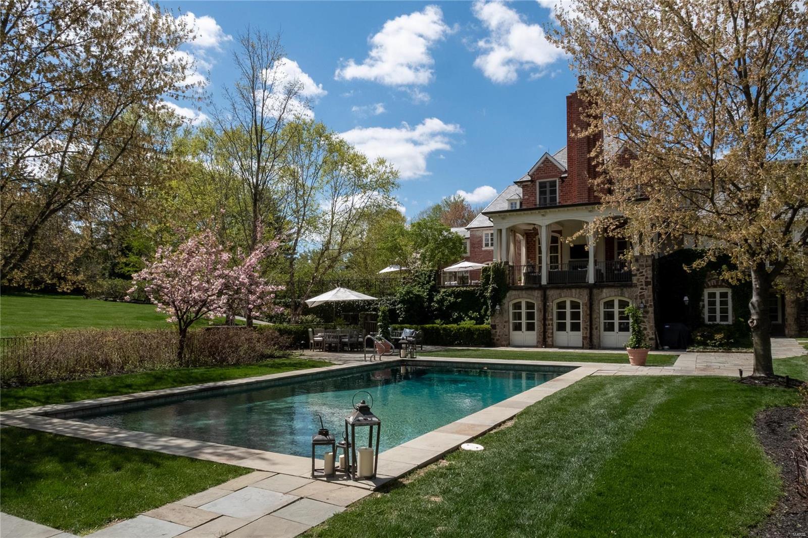 Warson Corner - Residential