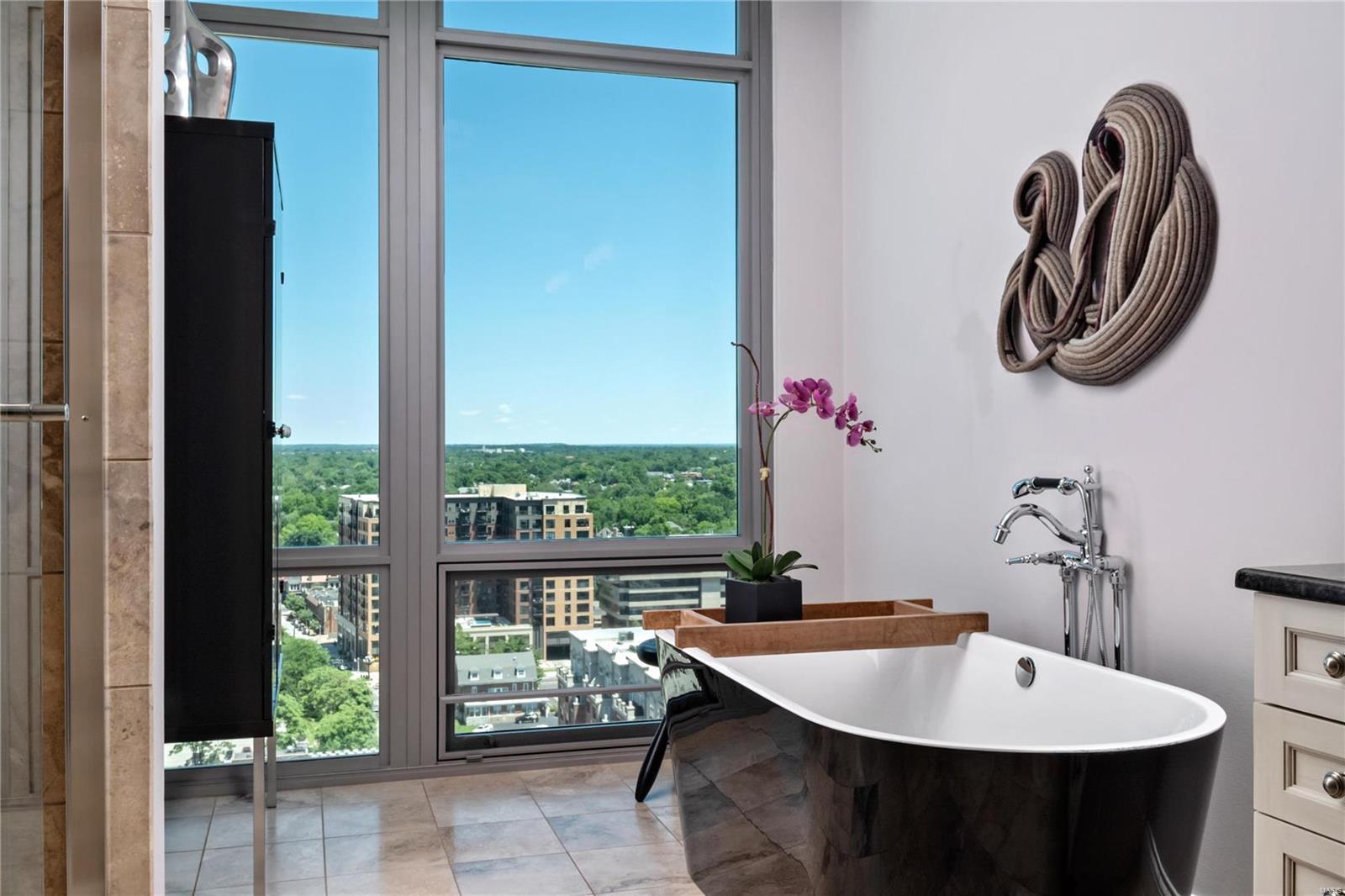 Park East Tower - Residential