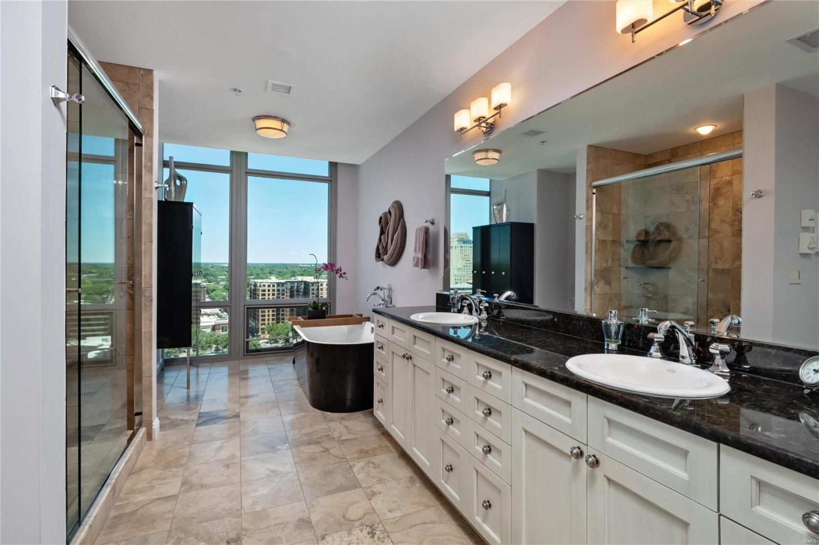 Park East Tower - Residential