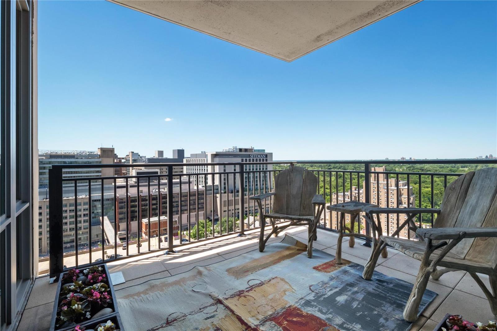 Park East Tower - Residential