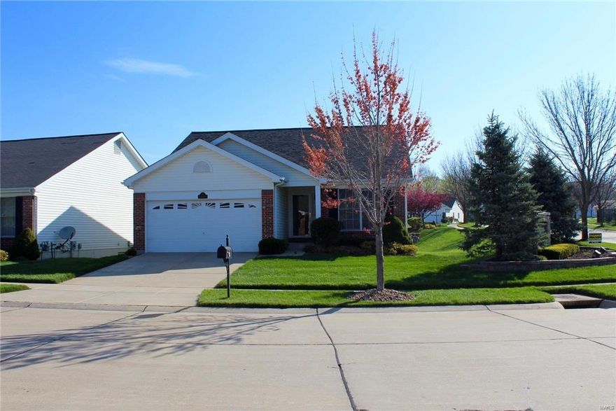 This well kept, DETACHED villa has it all! Conveniently located in Turnberry Bluffs on a beautiful corner lot that backs to trees,  this villa enjoys great highway access, it is close to hospitals and shopping and has wonderful amenities including, is the subdivision swimming pool and park area. This villa has bright & open floor plan, with a beautiful fireplace an neutral decor through out, Master bedroom has a full bath and walk in closet!  In addition to all of this all of the appliances will stay with the home! Washer and Dryer Stay!  Call for your private showing today!