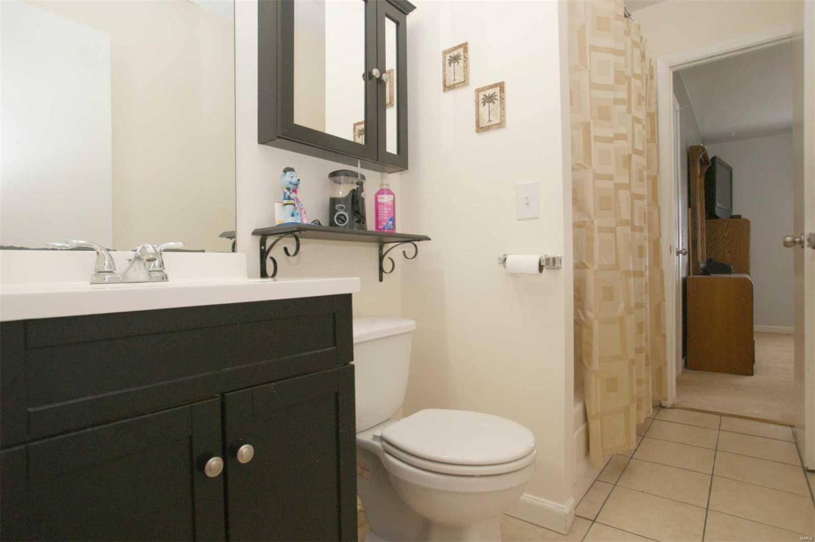 Country Hill Manor - Residential