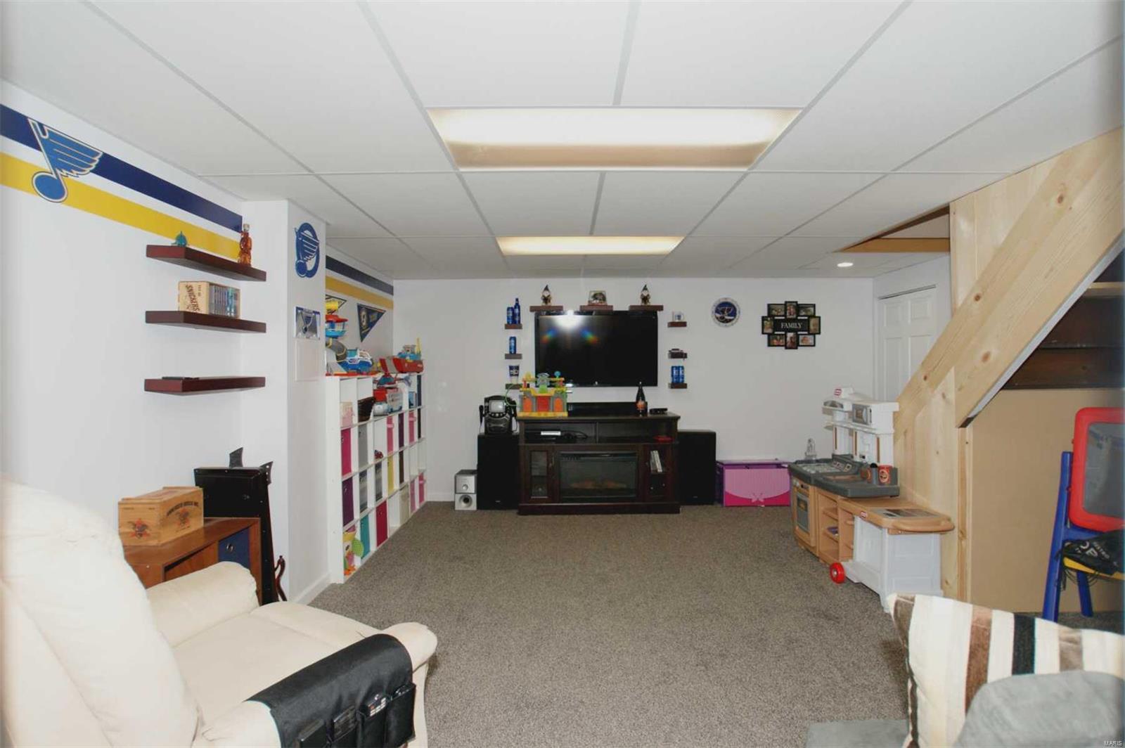 Country Hill Manor - Residential