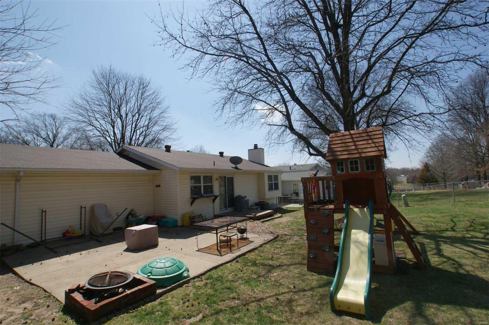 Country Hill Manor - Residential