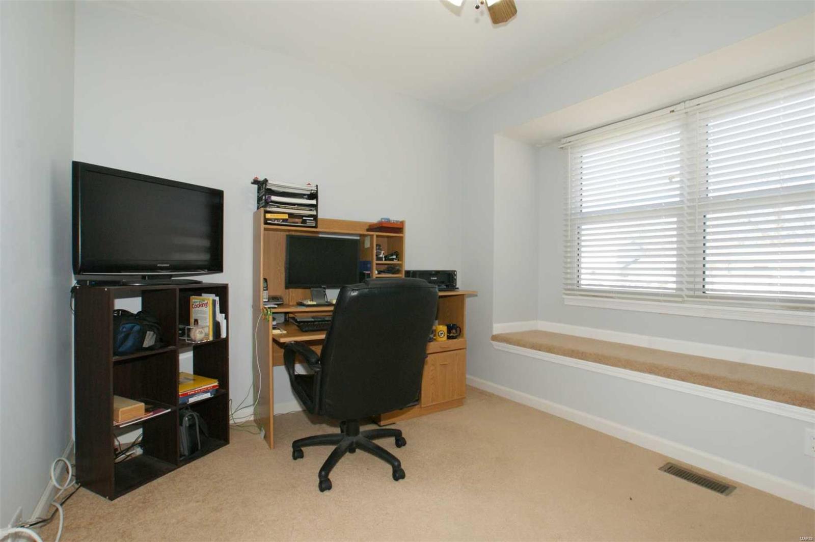 Country Hill Manor - Residential