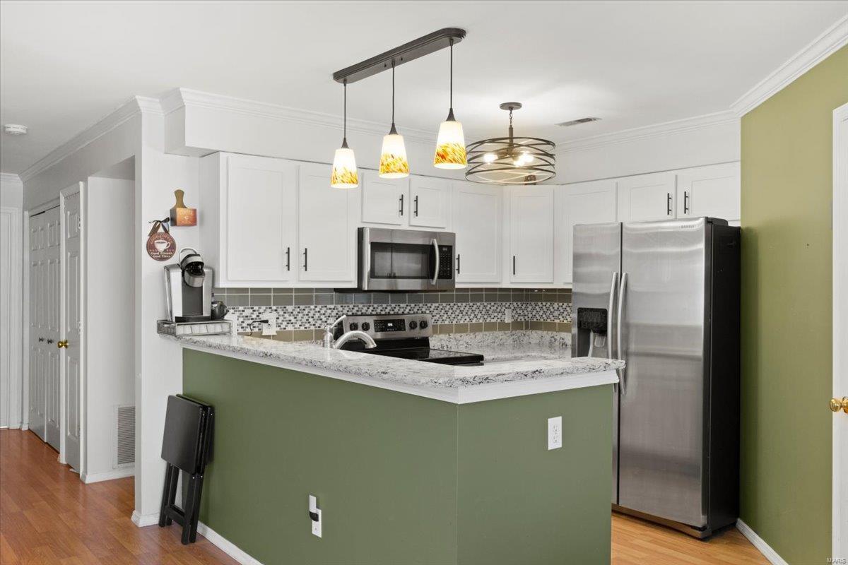 Ballwin, Missouri 63021, United States, 2 Bedrooms Bedrooms, ,2 BathroomsBathrooms,Residential,Pending,92584