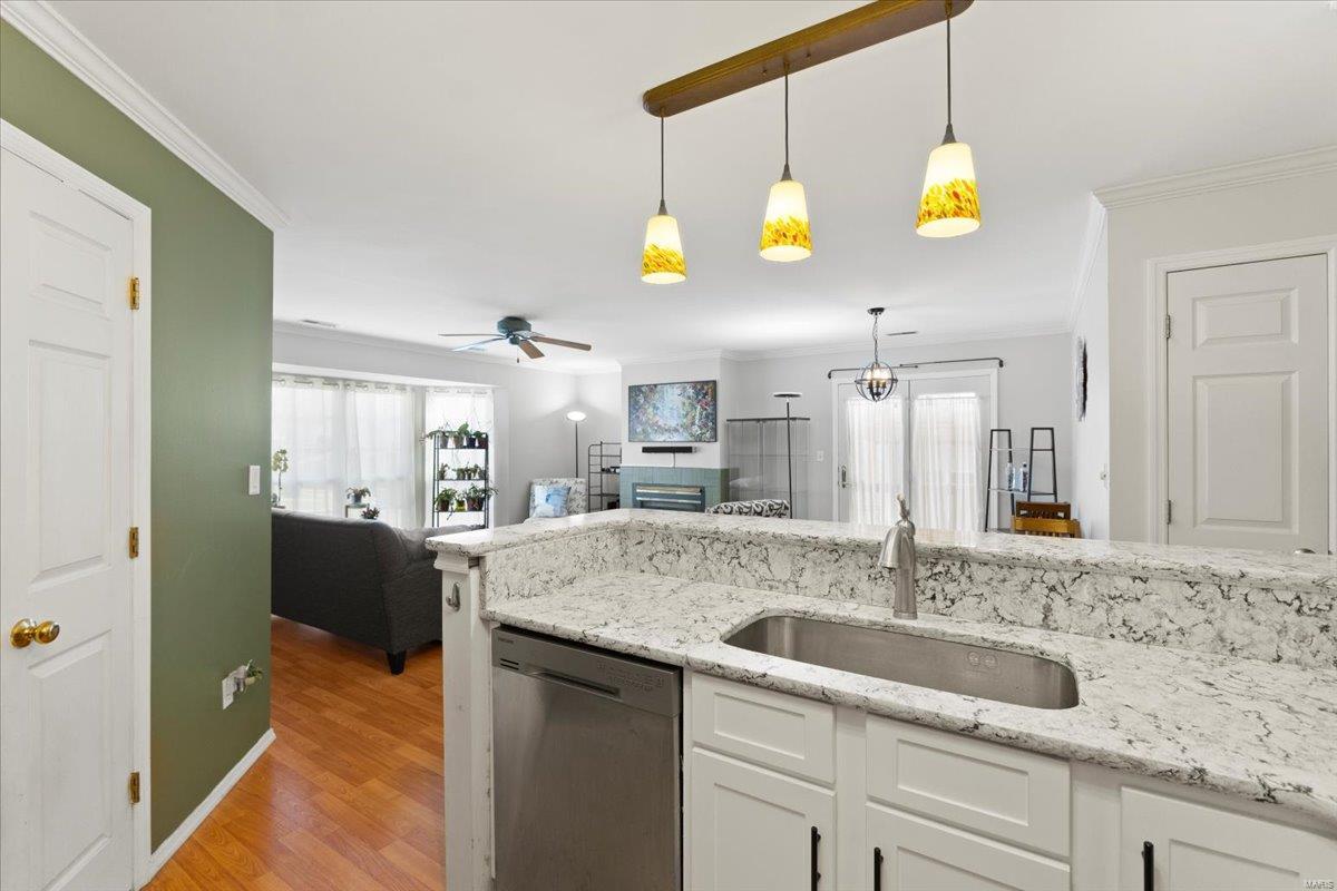 Ballwin, Missouri 63021, United States, 2 Bedrooms Bedrooms, ,2 BathroomsBathrooms,Residential,Pending,92584