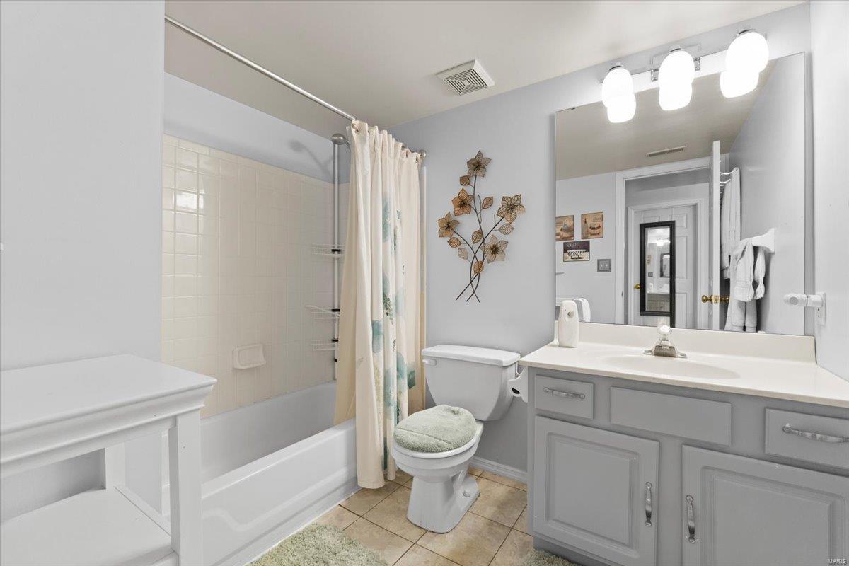 Ballwin, Missouri 63021, United States, 2 Bedrooms Bedrooms, ,2 BathroomsBathrooms,Residential,Pending,92584