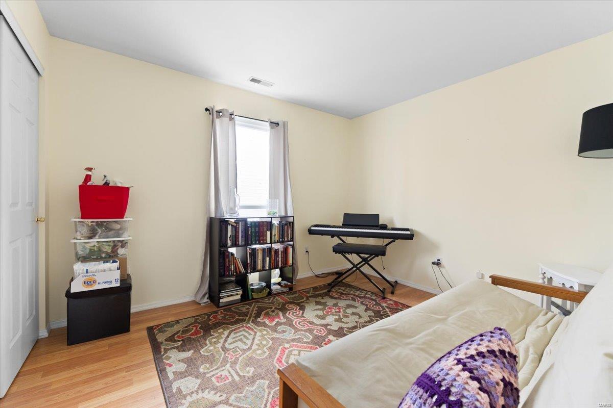 Ballwin, Missouri 63021, United States, 2 Bedrooms Bedrooms, ,2 BathroomsBathrooms,Residential,Pending,92584