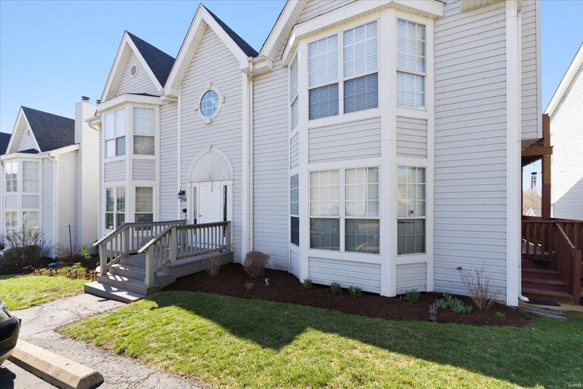 Ballwin, Missouri 63021, United States, 2 Bedrooms Bedrooms, ,2 BathroomsBathrooms,Residential,Pending,92584