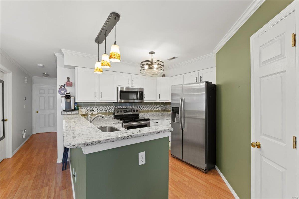 Ballwin, Missouri 63021, United States, 2 Bedrooms Bedrooms, ,2 BathroomsBathrooms,Residential,Pending,92584