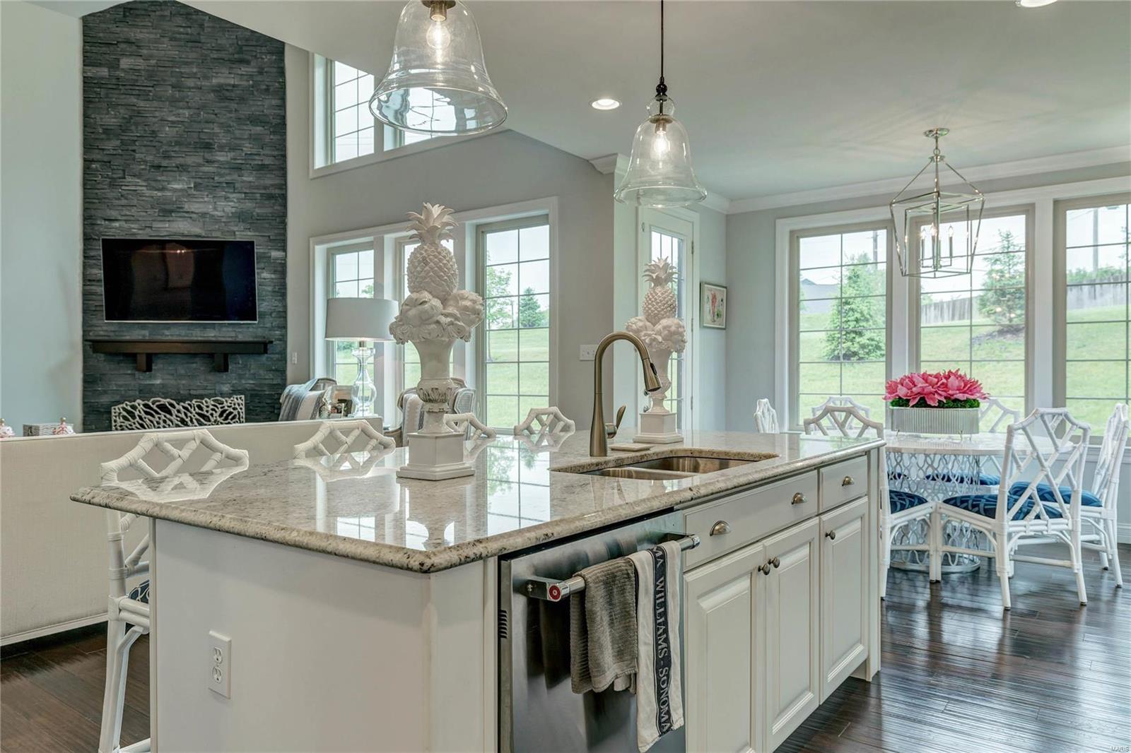 The Woods Of Ladue - Residential