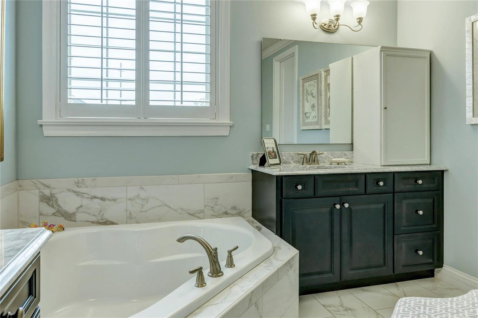 The Woods Of Ladue - Residential