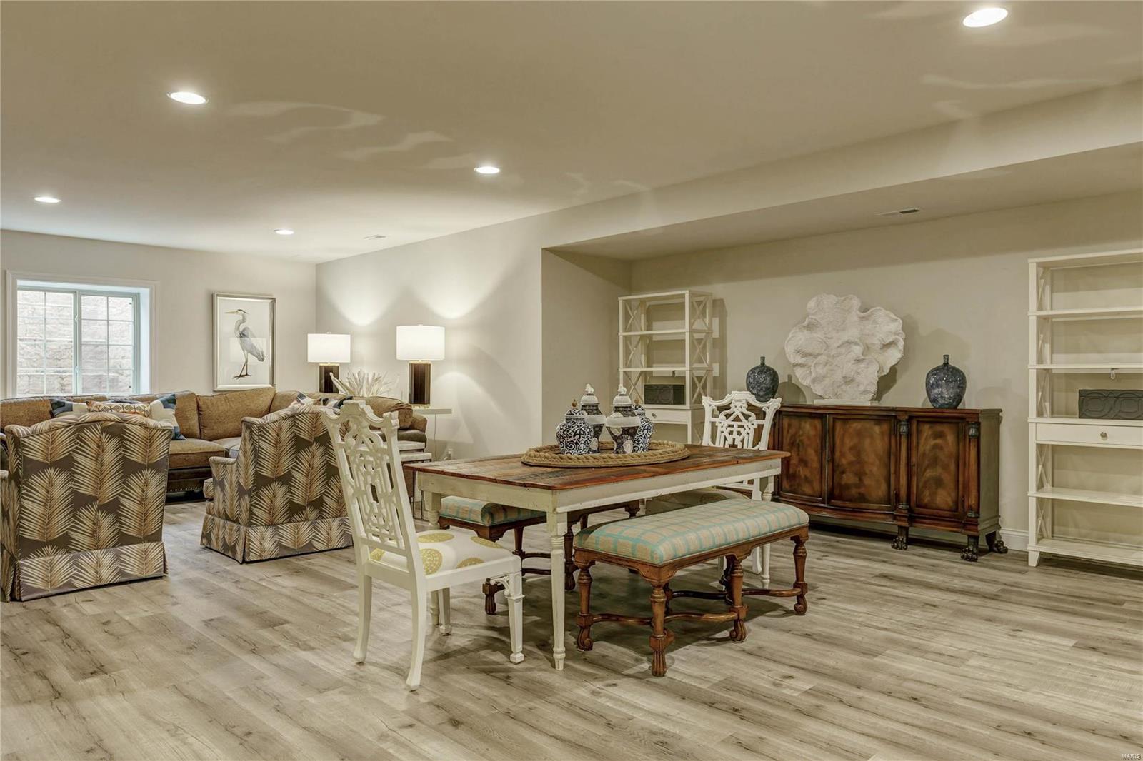 The Woods Of Ladue - Residential