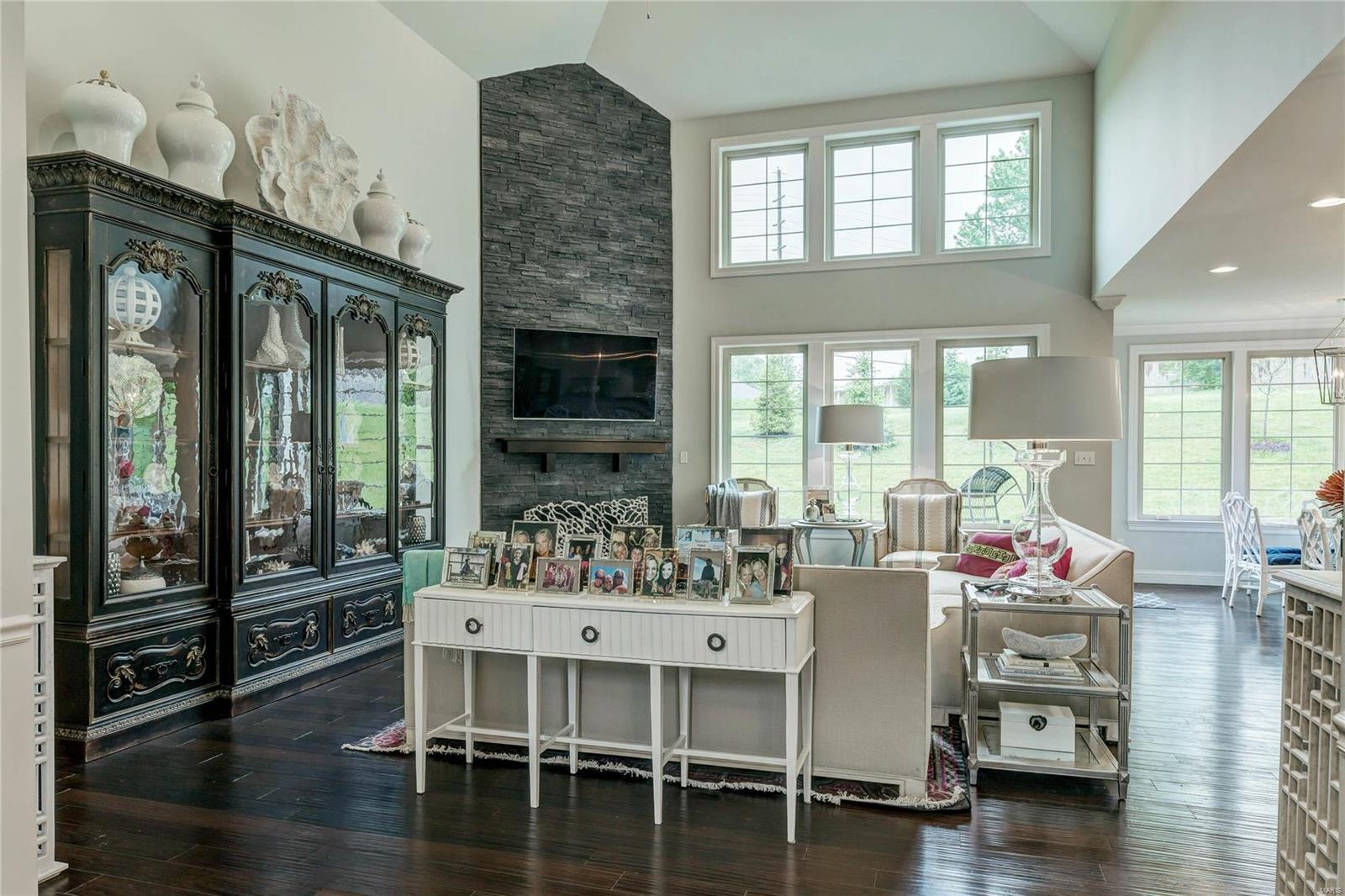 The Woods Of Ladue - Residential