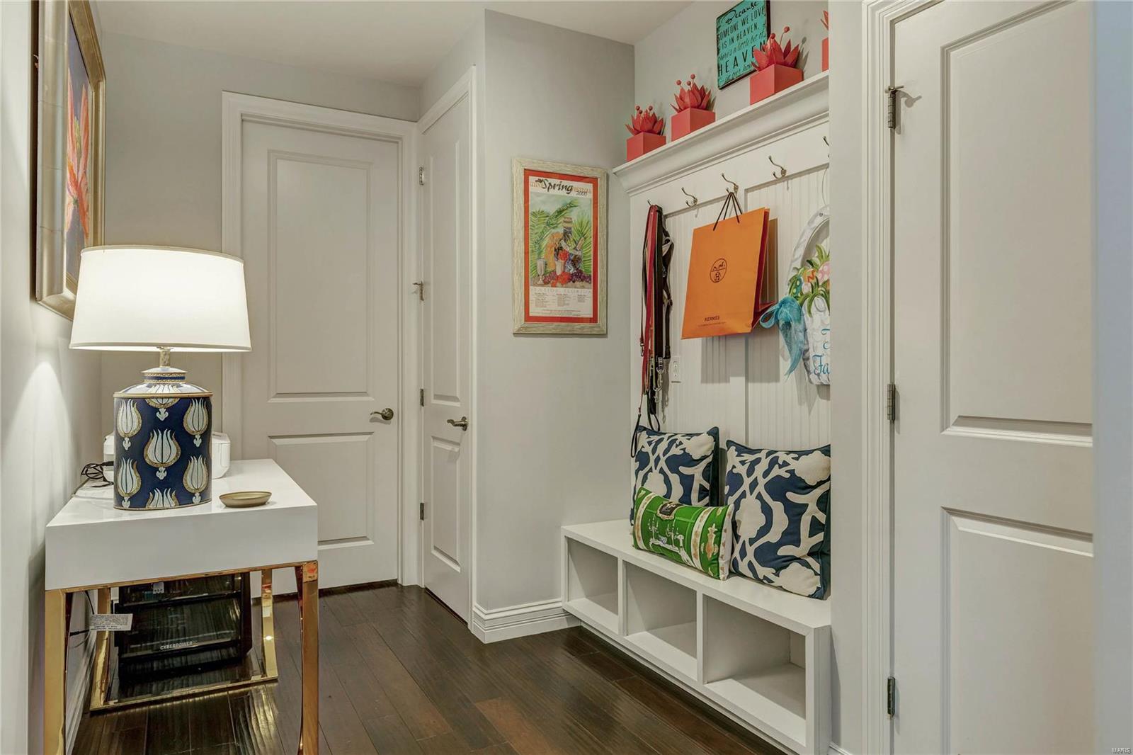 The Woods Of Ladue - Residential