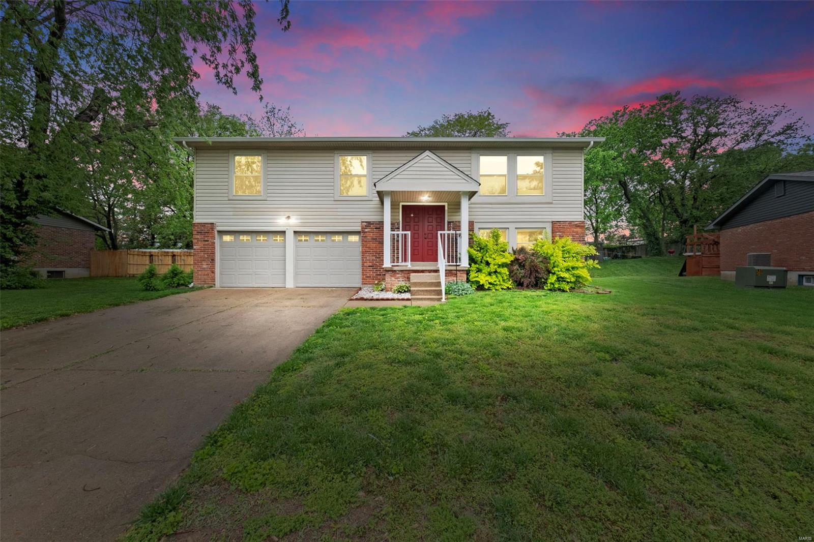 O'Fallon, Missouri 63366, United States, 4 Bedrooms Bedrooms, ,3 BathroomsBathrooms,Residential,Pending,119720