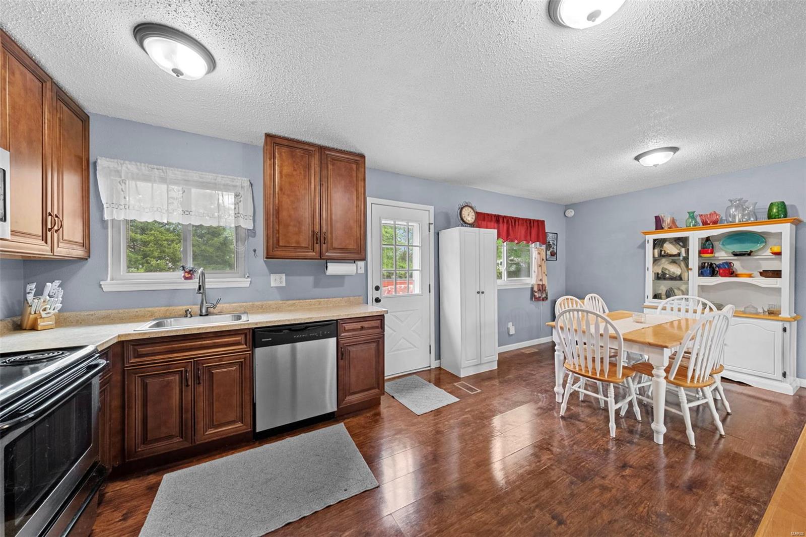 O'Fallon, Missouri 63366, United States, 4 Bedrooms Bedrooms, ,3 BathroomsBathrooms,Residential,Pending,119720