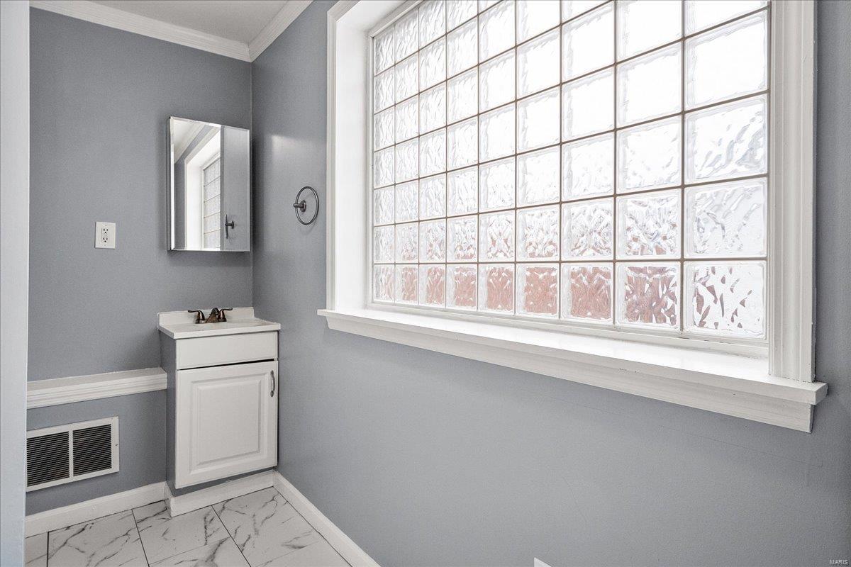 St Charles, Missouri 63301, United States, 1 Bedroom Bedrooms, ,1 BathroomBathrooms,Residential,Pending,3939