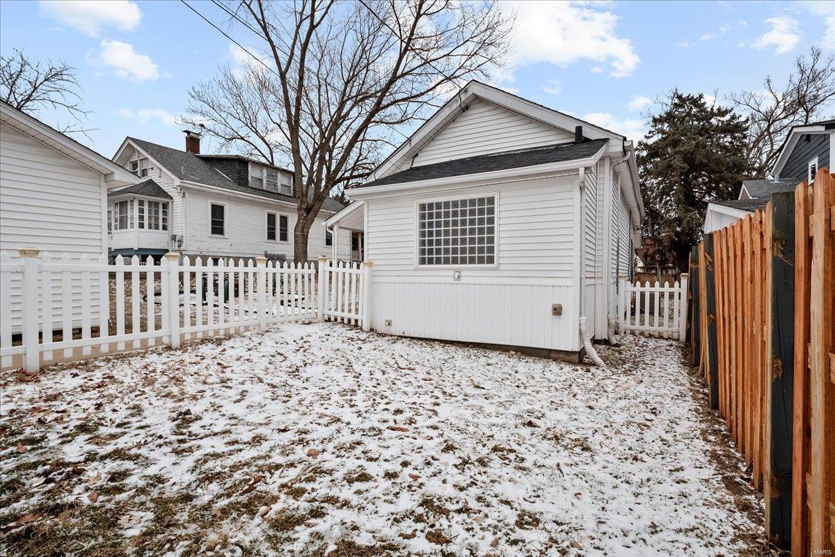 St Charles, Missouri 63301, United States, 1 Bedroom Bedrooms, ,1 BathroomBathrooms,Residential,Pending,3939