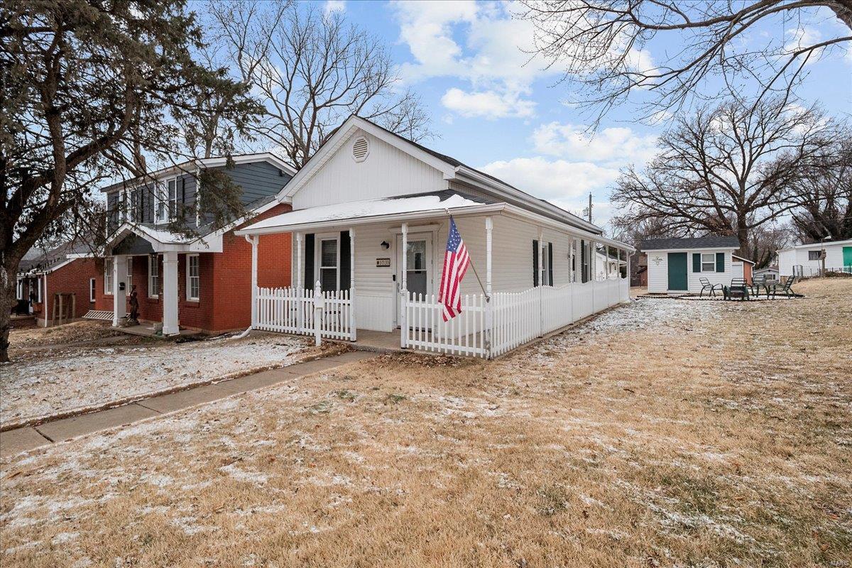 St Charles, Missouri 63301, United States, 1 Bedroom Bedrooms, ,1 BathroomBathrooms,Residential,Pending,3939