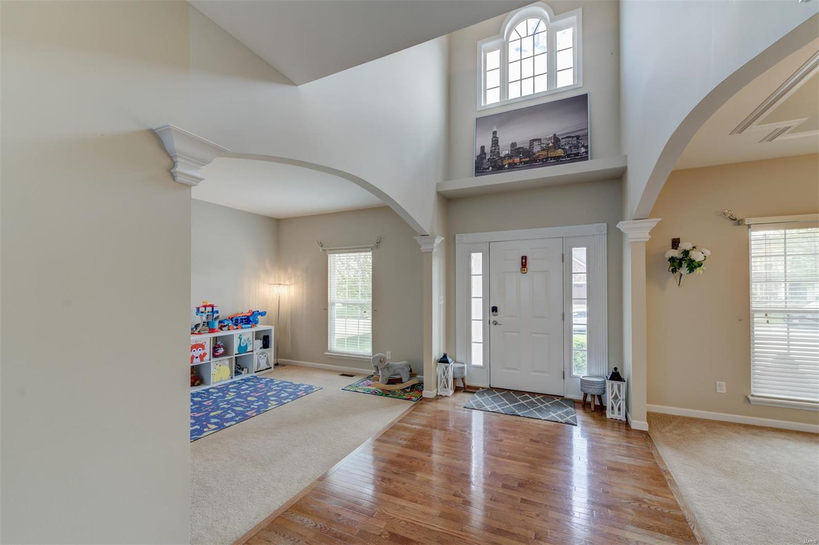 15 Windrose Lake Court