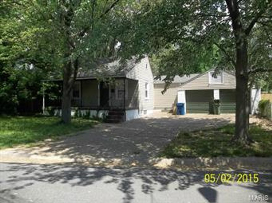 PERSONALITY - THIS HOME HAS PERSONALITY.  Lots of updates including: New Electric and Panel 2010, Siding 2012, Windows 2012 Furnace 2014 and Roof 2015. Very Large Over-Size 2 Car Garage  Very close (one block) to Metro Station, Just a block to the Maplewood Community Center and Pool, short walk to Downtown Maplewood Shops and Restaurants. Come See and Buy.