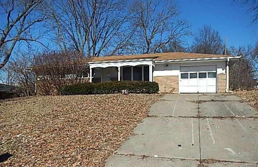 Ranch home with 1 car garage.  Predominantly brick, all 4 sides, level lot, with some hardwood floors.  This home is looking for some love and attention so it can live up to it's potential as a warm and cozy home again for someone.  It has all the potential being brick, 3 bedrooms, 1 car garage, convenient location, and a partially finished basement. SpecialListingConditions: Foreclosure