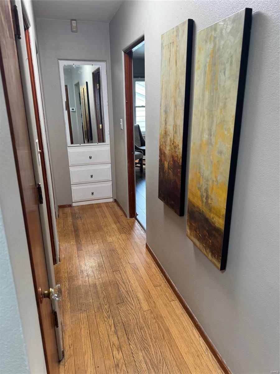 Alton, Illinois 62002, United States, 3 Bedrooms Bedrooms, ,2 BathroomsBathrooms,Residential,Pending,23711