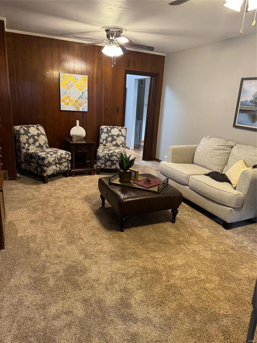 Alton, Illinois 62002, United States, 3 Bedrooms Bedrooms, ,2 BathroomsBathrooms,Residential,Pending,23711