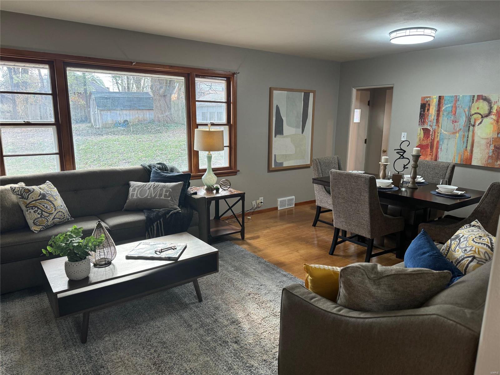 Alton, Illinois 62002, United States, 3 Bedrooms Bedrooms, ,2 BathroomsBathrooms,Residential,Pending,23711