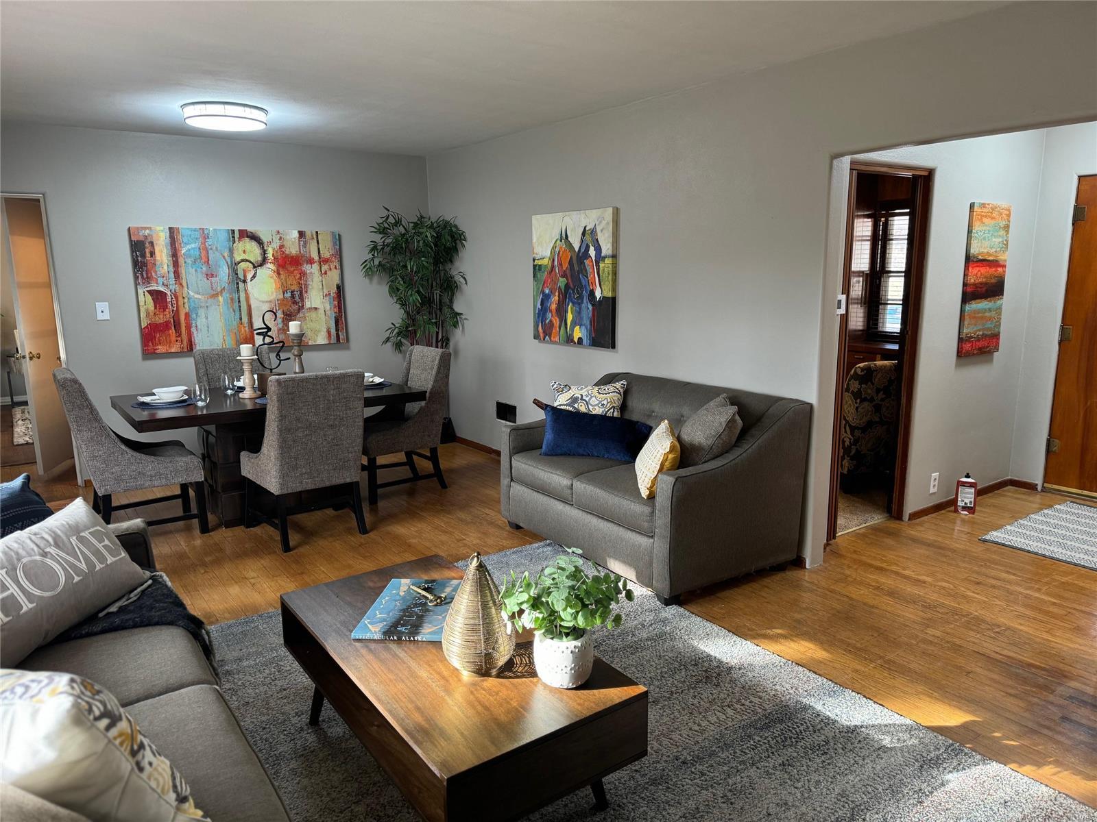 Alton, Illinois 62002, United States, 3 Bedrooms Bedrooms, ,2 BathroomsBathrooms,Residential,Pending,23711