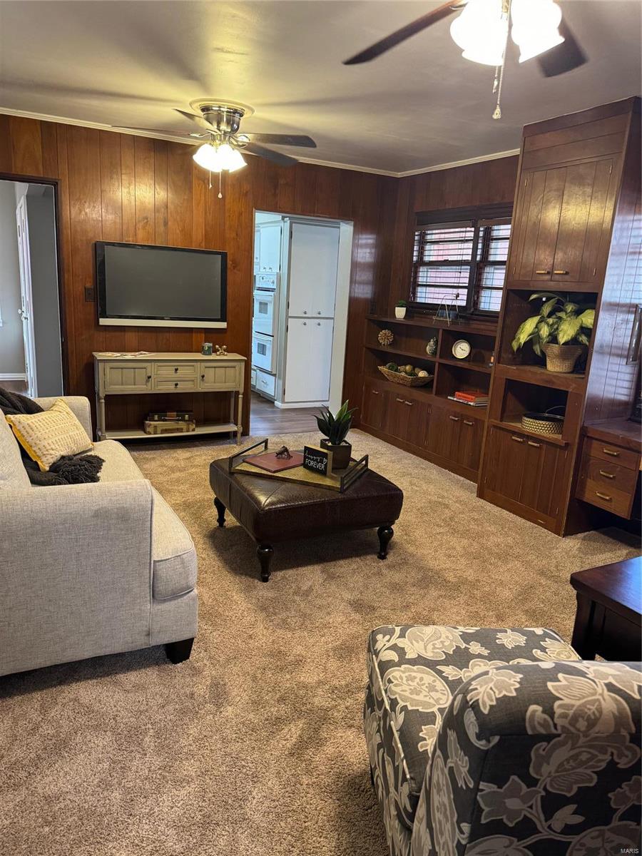 Alton, Illinois 62002, United States, 3 Bedrooms Bedrooms, ,2 BathroomsBathrooms,Residential,Pending,23711