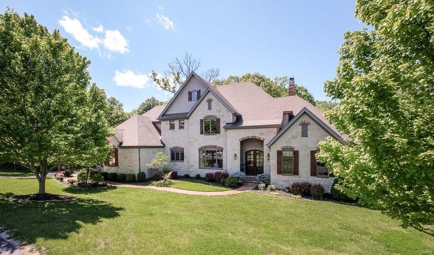 "EXQUISITE WILLS TRACE BEAUTY ON 1.25 ACRE LOT" STONE, BRICK AND HARDIE BOARD SIDING CREATE A BEAUTIFUL AND RICH EXTERIOR..10' Foundation, 3-Zoned HVAC, Central Vac, 400 Amp and Whole House Upgraded Sound/Electric System, Alarm and Sprinkler Sys..THE INTERIOR FINISH OF ARCHED OPENINGS FLANKED BY OVERSIZED MOLDINGS..7 1/2" BASEBOARDS..2-PANEL 8' DOORS (MAIN LEVEL)..JOB-FINISHED WOOD FLOORING..FLOOR TO CEILING STONE FIREPLACE PLUS 2 ADDITIONAL FIREPLACES..SOARING CEILINGS..WELL APPOINTED KITCHEN WITH 6-BURNER GAS RANGE..DOUBLE OVENS..BUILT-IN REFRIG..ISLAND WITH VEG SINK..GRANITE..FULL BUTLER'S BAR WITH MINI FRIG AND WINE COOLER..CARVED WOOD CORBELS..OPEN TO VAULTED SUNLIT HEARTH ROOM..LAUNDRY ROOM EQUIPPED WITH EXTRA CABS/ORGANIZERS ALONG WITH SEPERATE MUD ROOM WITH CLOSED CUBBIES..DEEP COFFERED CEILING IN MASTER, MASTER BATH SUITE HAS LARGE SHOWER WITH HIS/HERS HEADS..DREAM CLOSET WITH THOUGHT-OUT ORGANIZERS..FINISHED LOWER LEVEL AND HONESTLY TOO MUCH MORE TO ADD..PRICED WAY BELOW APP. Additional Rooms: Mud Room