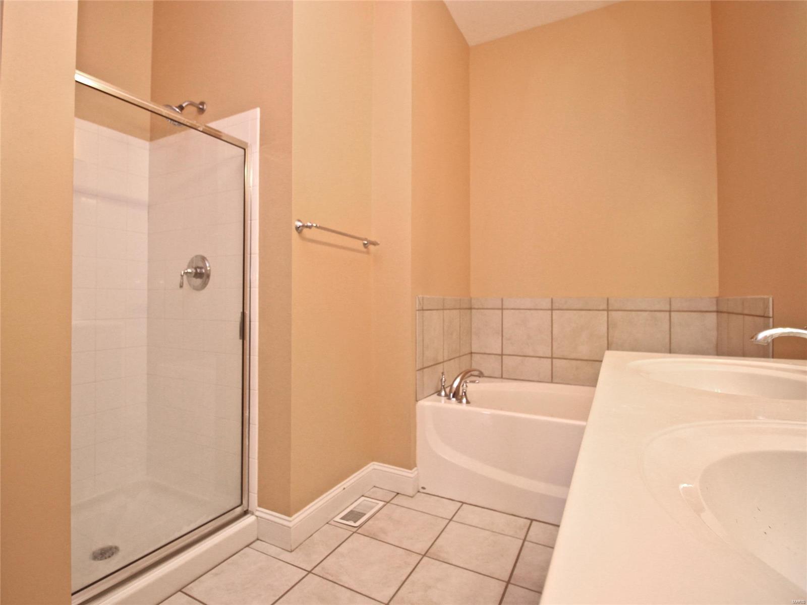 Lafayette Walk Condo 02 - Residential Lease