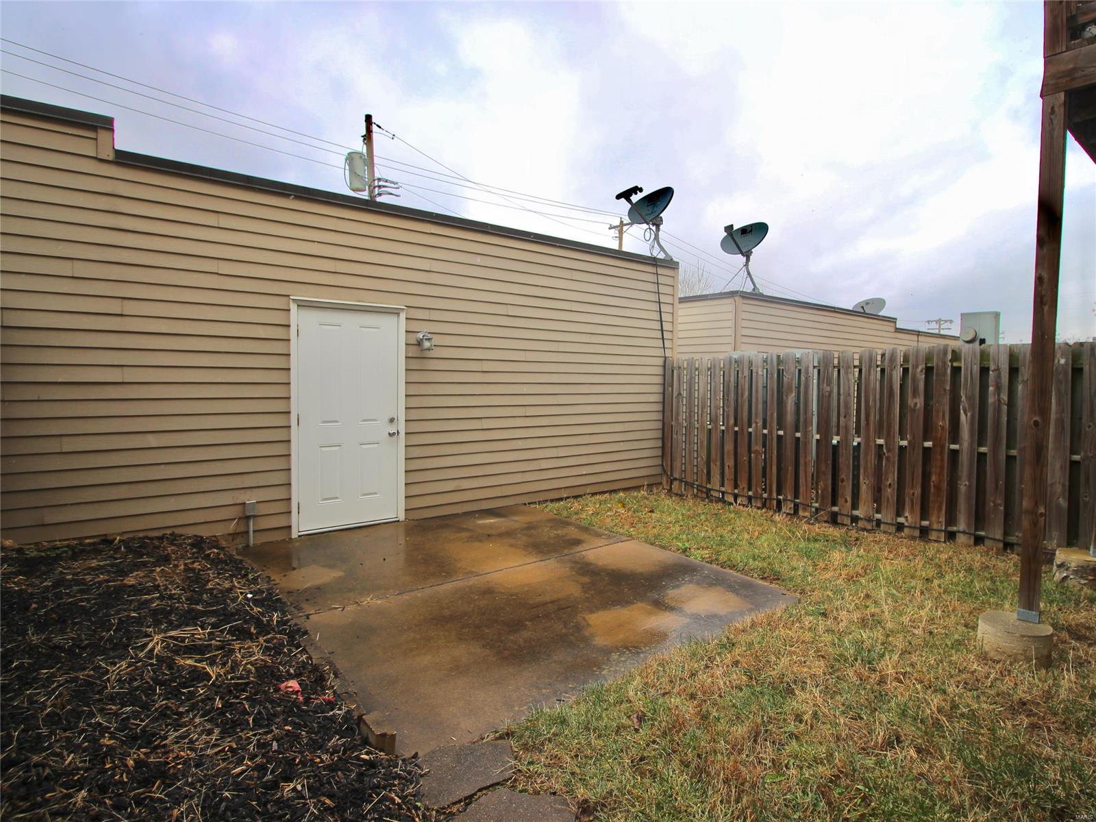 Lafayette Walk Condo 02 - Residential Lease