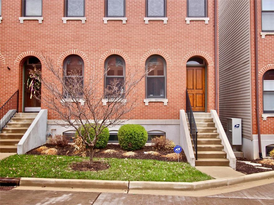 At over 2200 sq ft, 3 bedrooms, 2.5 baths, a sprawling floor plan, 2nd floor laundry, a private fenced yard, & a 2 car garage, this stylish town-home is an unmatched opportunity to live in an urban playground that is Lafayette Square! 1013 has everything one would expect in a great urban townhouse: soaring 10’ ceilings, open floor plan, vaulted ceilings in all 3 bedrooms, plantation shutters, HUGE windows, oak plank wood floors on main level, gorgeous fixtures, & a finished walkout lower level. Some of our favorite features include custom-built kitchen w/ granite & SS appliances; 2 living areas (a living room w/ a gas fireplace & family room); a formal foyer; & a master suite w/ double sink vanity, separate tub & shower, & walk in closet. Only minutes from Lafayette Park, Downtown STL, major highways, Soulard, nightlife, & other major universities & hospitals! Just steps away from 21st Street Brewers Bar, Vin de Set, PW's Pizza, Planters House, Eleven Eleven, & Charleville Brewing Co.