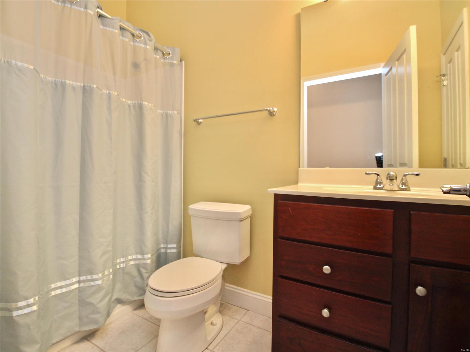 Lafayette Walk Condo 02 - Residential Lease