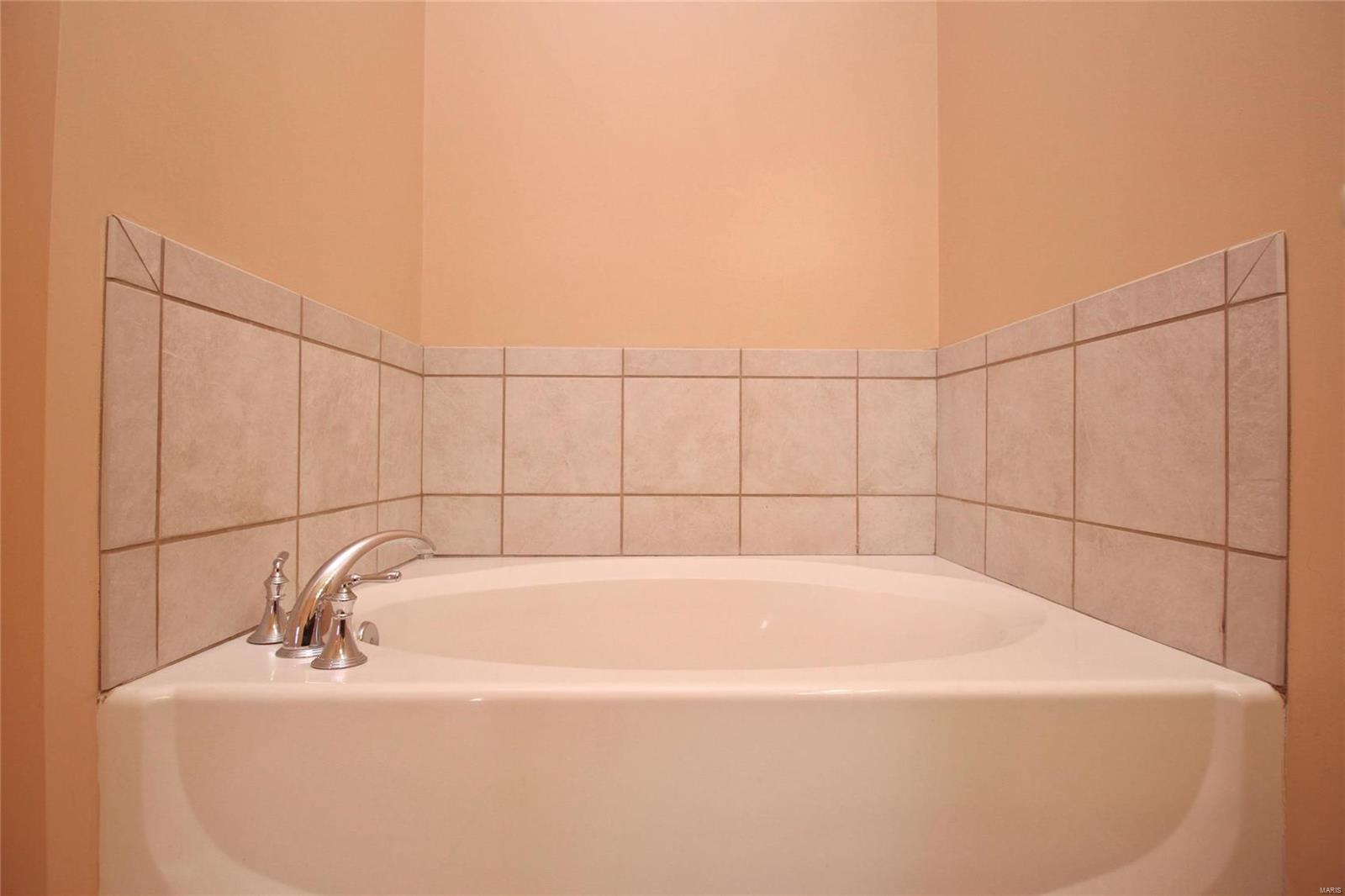 Lafayette Walk Condo 02 - Residential Lease